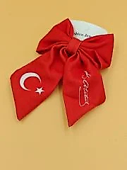23 Nisan ,Atatürk İmzalı ,Türk Bayraklı, Kırmızı ,Sallantılı Fiyonk Otomatik Toka