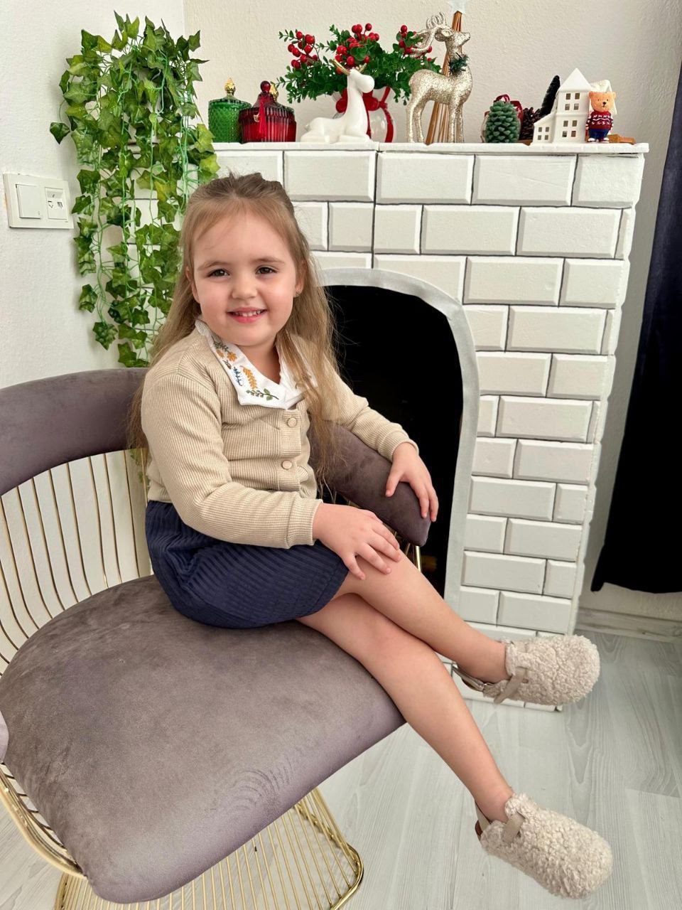 Kız Çocuk Nakışlı Gömlek ,Kot Etek ,Triko Hırka