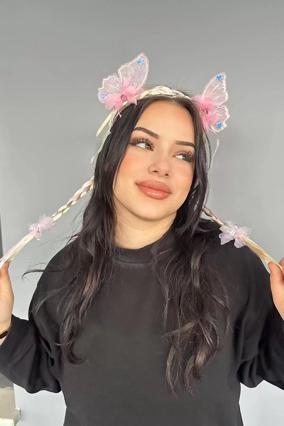 Kelebek Figürlü Örgü Detaylı Çocuk Taç