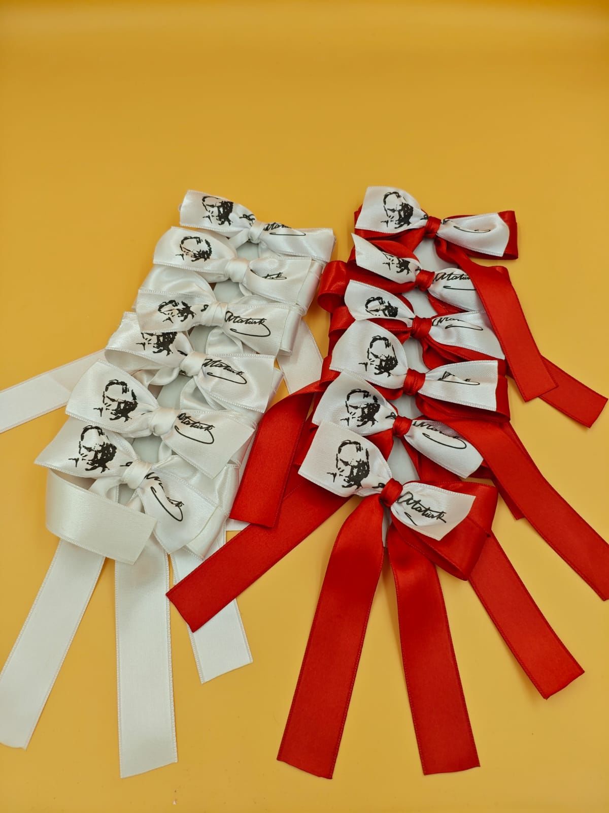 23 Nisan ,Atatürk İmzalı ,Türk Bayraklı, Kırmızı ,Fiyonk Pens Toka