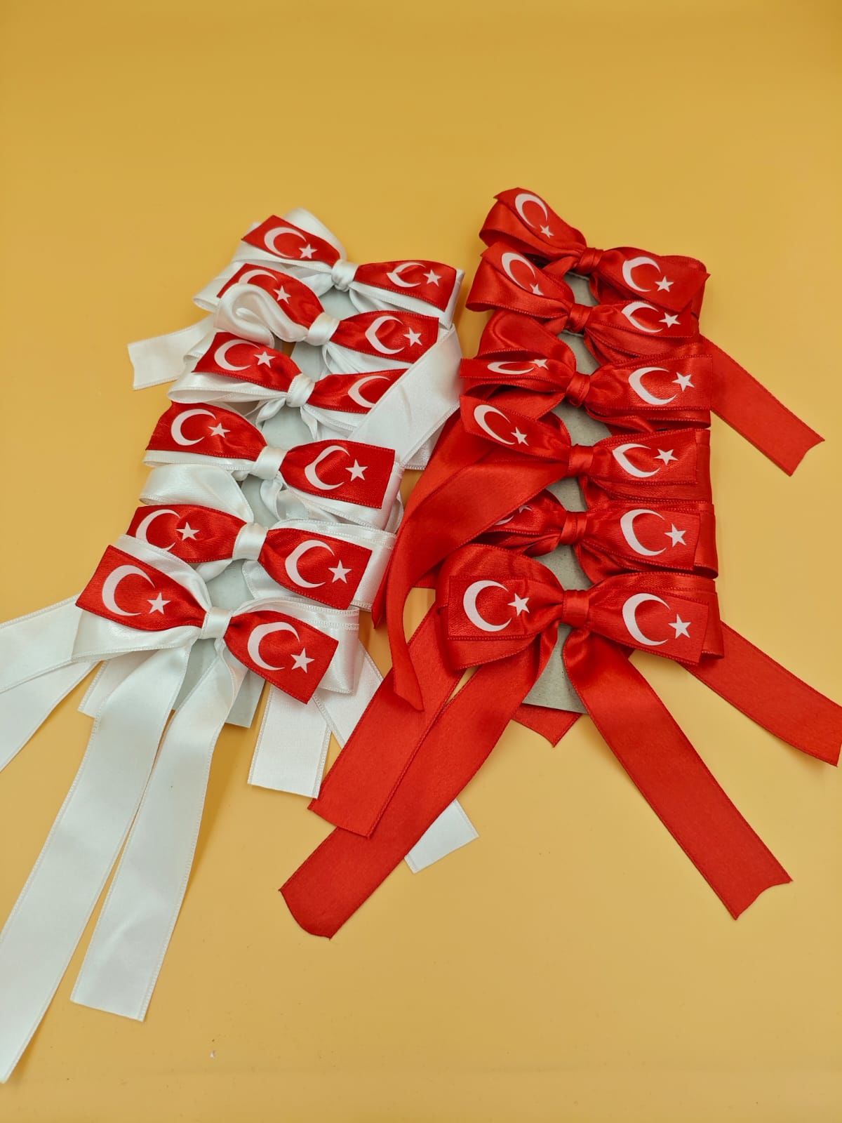 23 Nisan ,Atatürk İmzalı ,Türk Bayraklı, Kırmızı ,Fiyonk Pens Toka