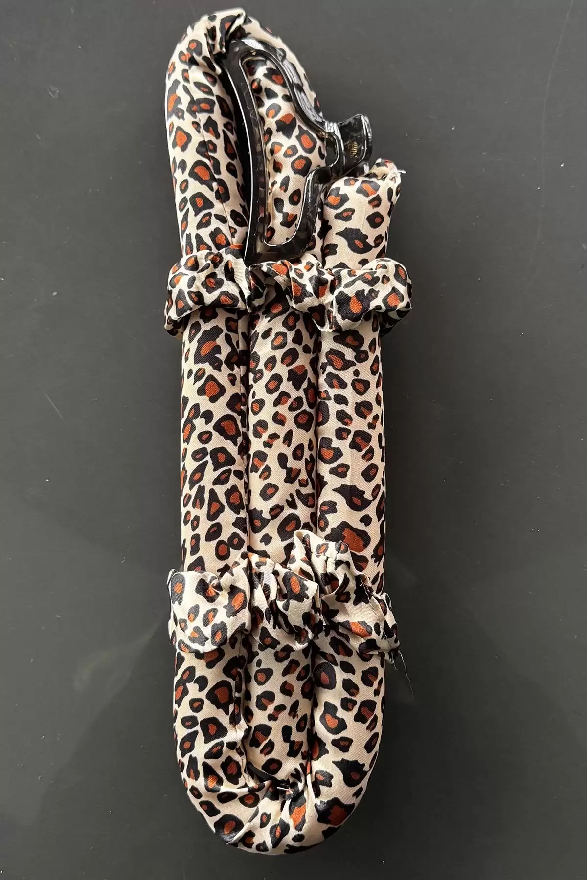 Leopar Desenli Isısız Saç Şekillendirici Saç Sosisi Toka Seti Leopar Desenli Isısız Saç Şekillendirici Saç Sosisi Toka Seti Leopar Desenli Isısız Saç Şekillendirici Saç Sosisi Toka Seti