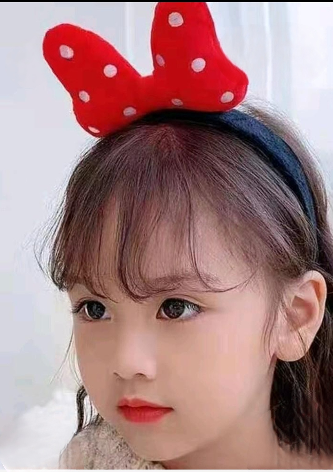 Puantiyeli Kırmızı Fiyonk Figürlü Siyah  Kadife Tac